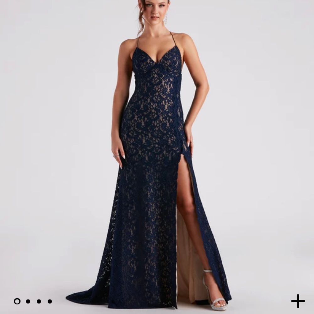 Brand new with tags, Windsor formal size medium fits size 6-10 it’s stretchy